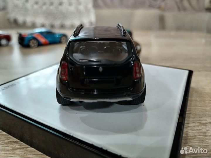 Renault duster 1:43