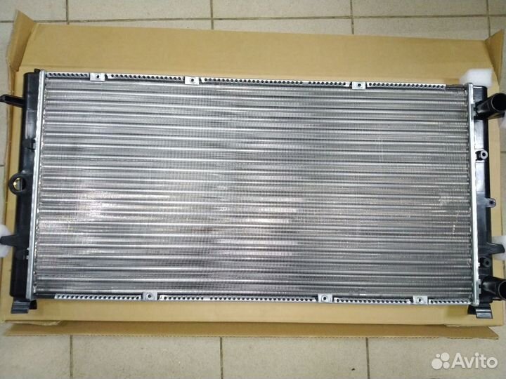 Радиатор охлаждения двигателя Volkswagen