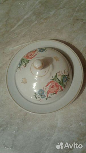 Посуда тарелки супница солонки