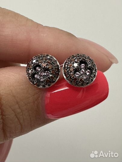 Золотые серьги пусеты с бриллиантами и сапфирами