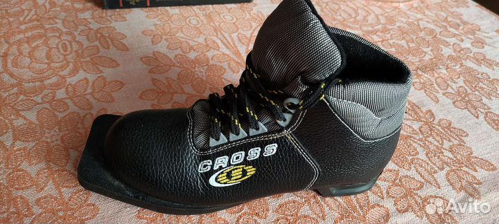 Лыжные ботинки