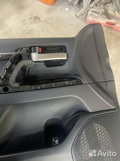 Обивка левой двери Toyota TLC 200 (2007-2015)