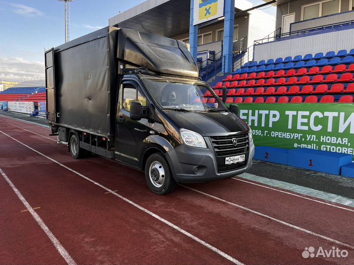 Водитель экспедитор на своем грузовом авто