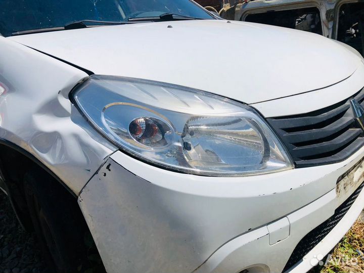 Передний бампер в сборе Renault sandero 1