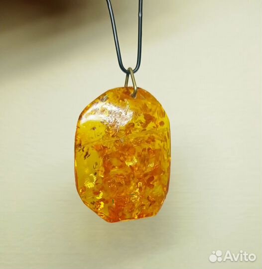 Кулон из янтаря
