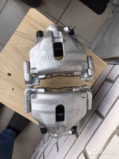 Передние тормозные суппорта на 100с4