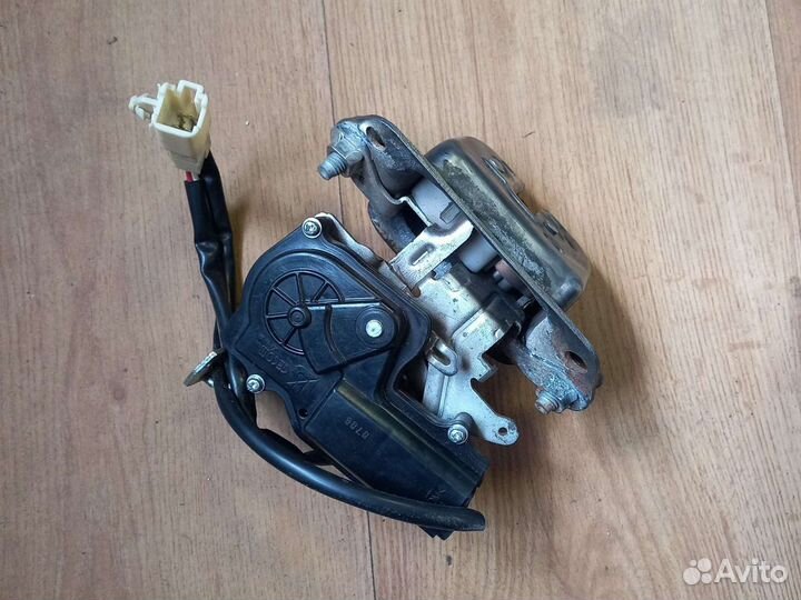 Замок багажника Subaru Tribeca