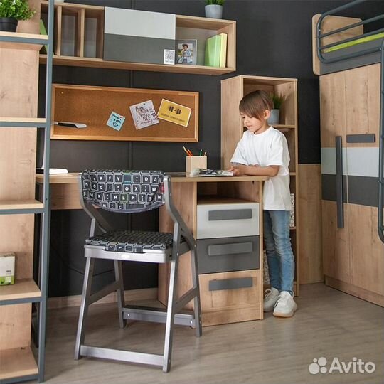 Детский письменный стол