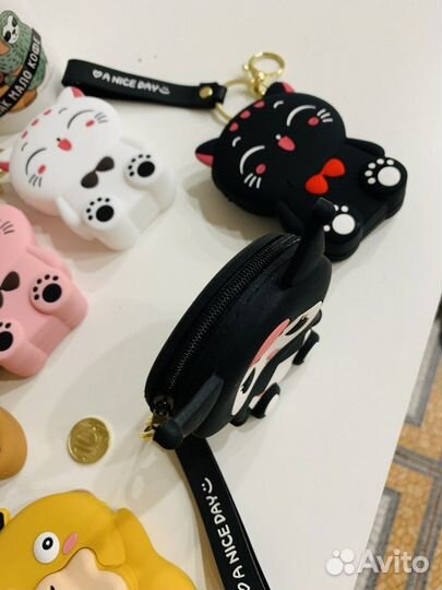 Брелок кошелек с замком и брелки зайцы