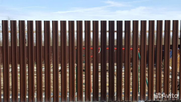 Забор из евроштакетника,ворота под ключ