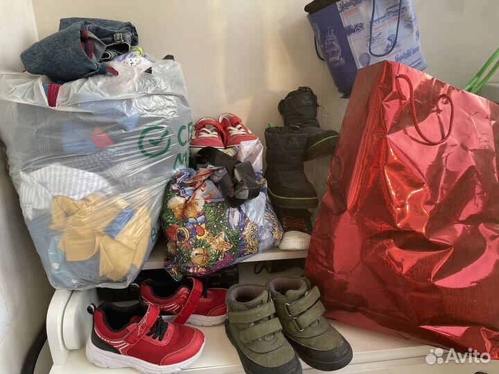 Пакеты вещей и обуви
