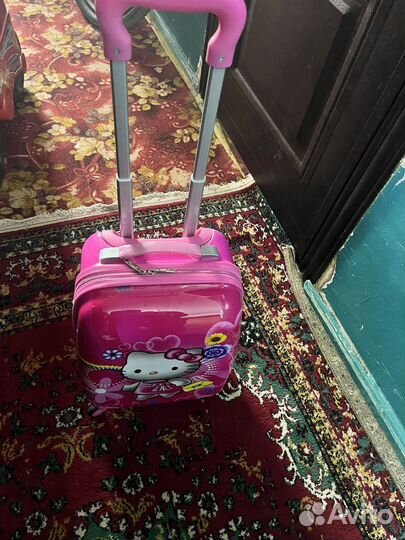 Детский чемодан на колесиках