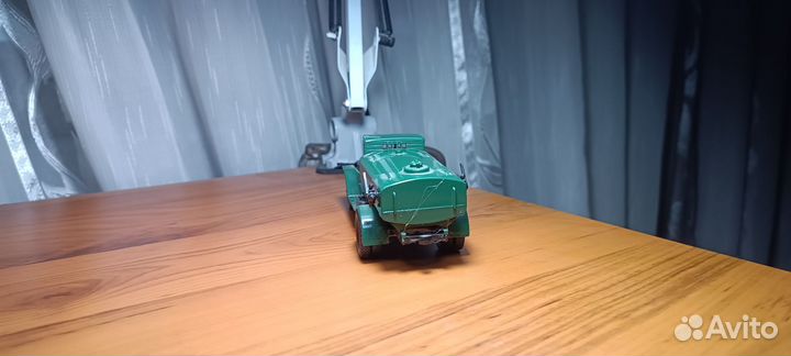 Коллекционная машинка