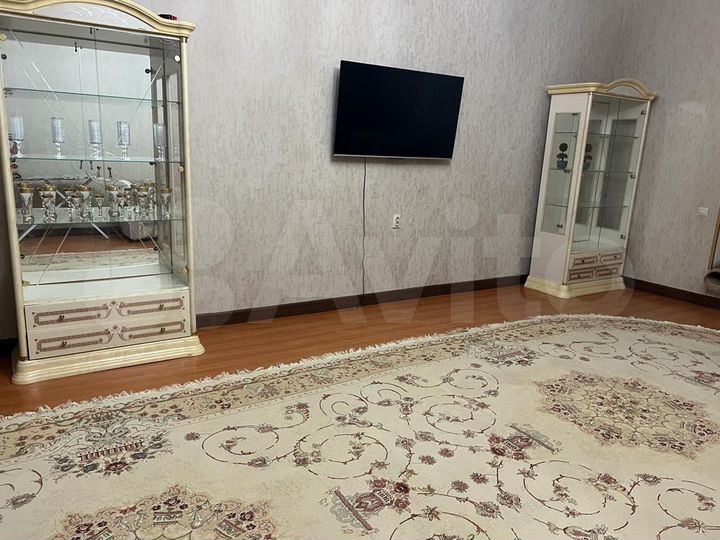 3-к. квартира, 100 м², 1/1 эт.