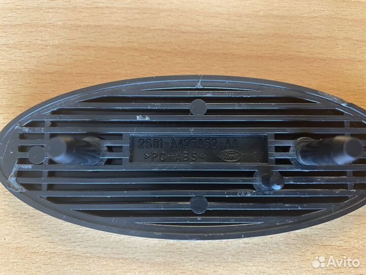 Эмблема багажника Ford Fiesta 5