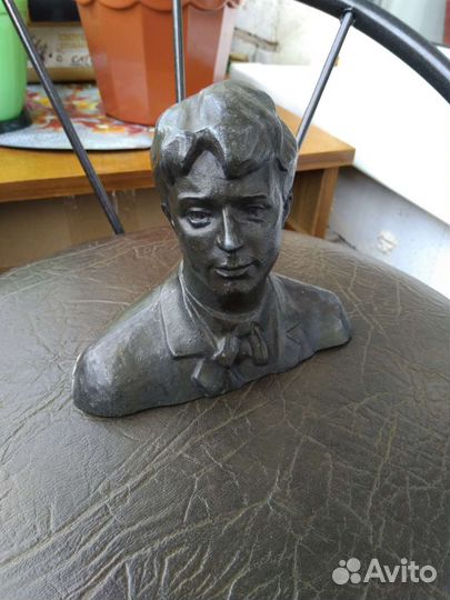 Бюст Есенин
