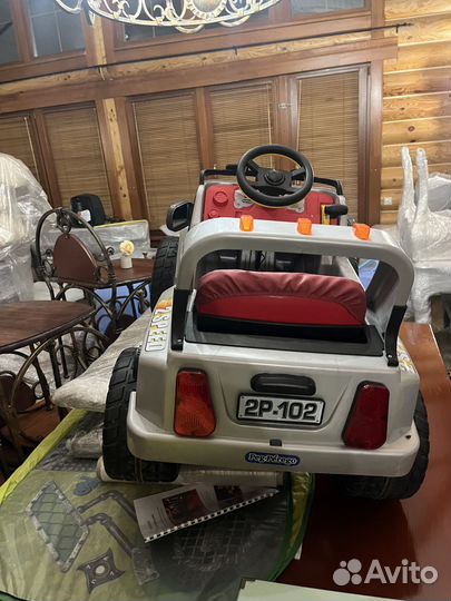 Детский электромобиль peg perego