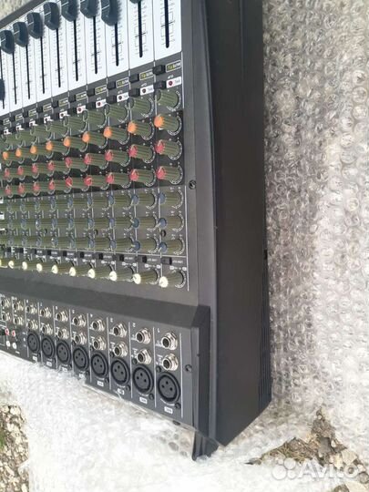 Микшерный пульт Behringer Europower PMP 4000