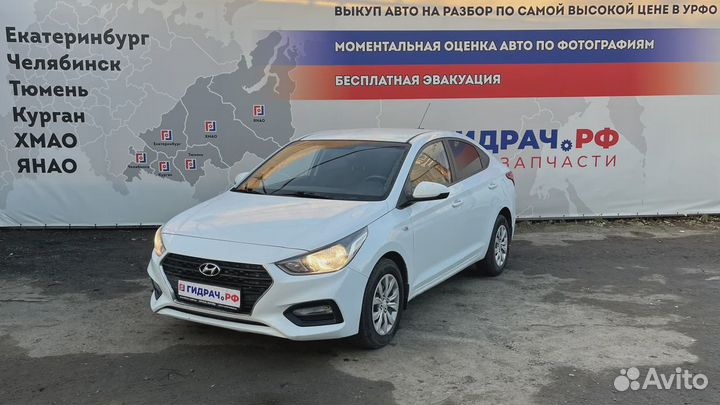 Решетка стеклоочистителей Hyundai Solaris 86150-H5000