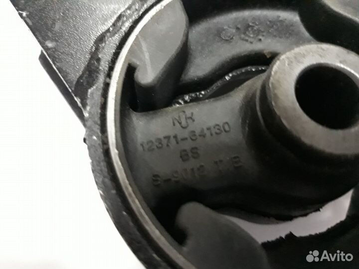 Опора двигателя Toyota 12371-64130