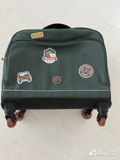 Рюкзак на колесиках