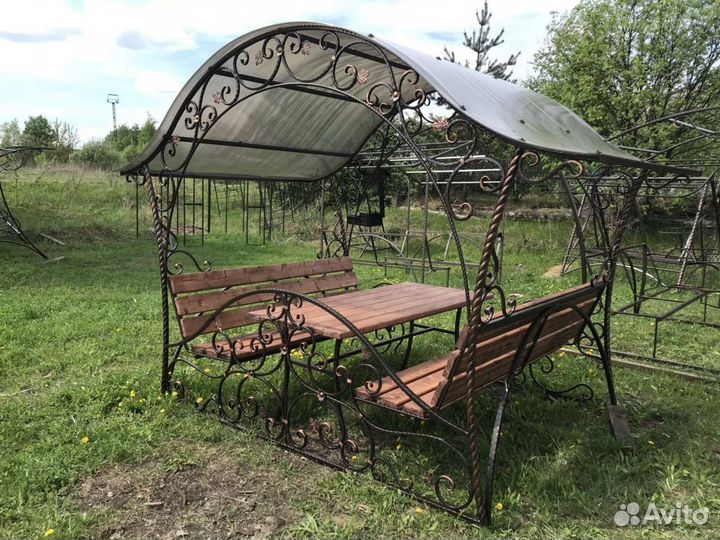 Беседка с элементами ковки