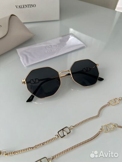 Очки Valentino с цепочкой чёрные