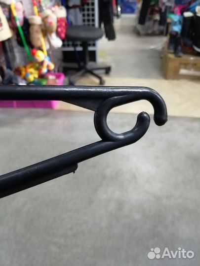 Вешалки плечики б/у для взрослой одежды