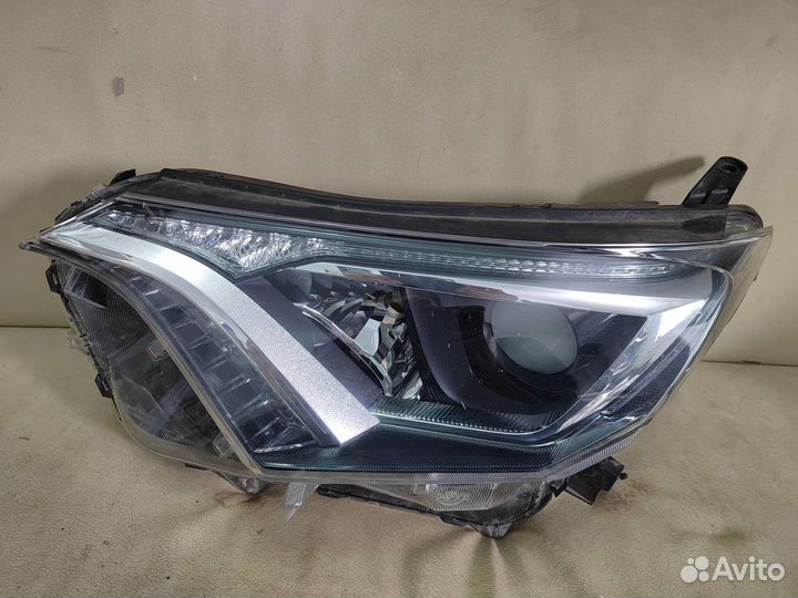 Фара левая правая Toyota Rav4 CA40 рестайлинг