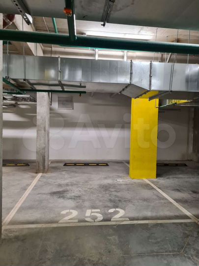 Машиноместо, > 30 м²
