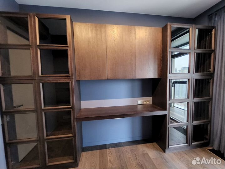 Библиотека. Шкафы из шпона дуба. Новый. В наличии
