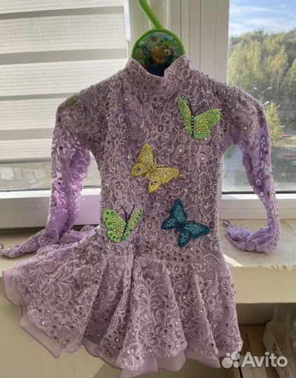 Платье для выступлений фигурного катания