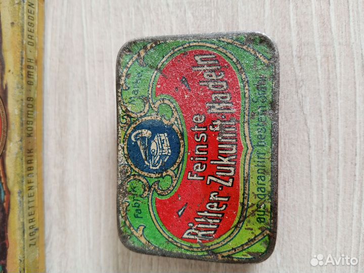 Жестяная дореволюционная коробочка