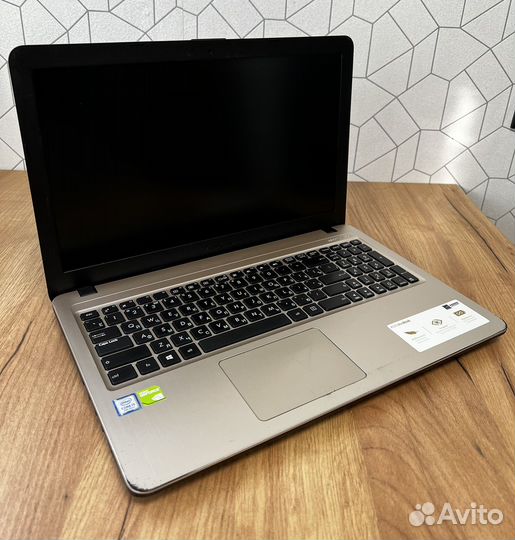 Игровой Asus i3-7020U/ MX110/ 8GB/ SSD/ full HD