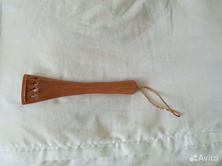 Деталь для виолончели. Крепится на гриф. Запасная