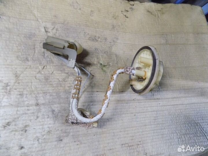 Насос топливный электрический R19 1988-1992