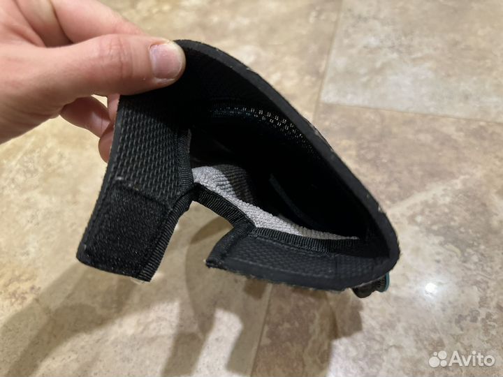 Рукавица силиконовая на руку для животных массаж