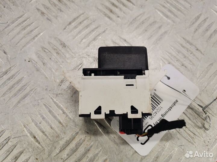 Кнопка аварийной сигнализации Ford Focus рест