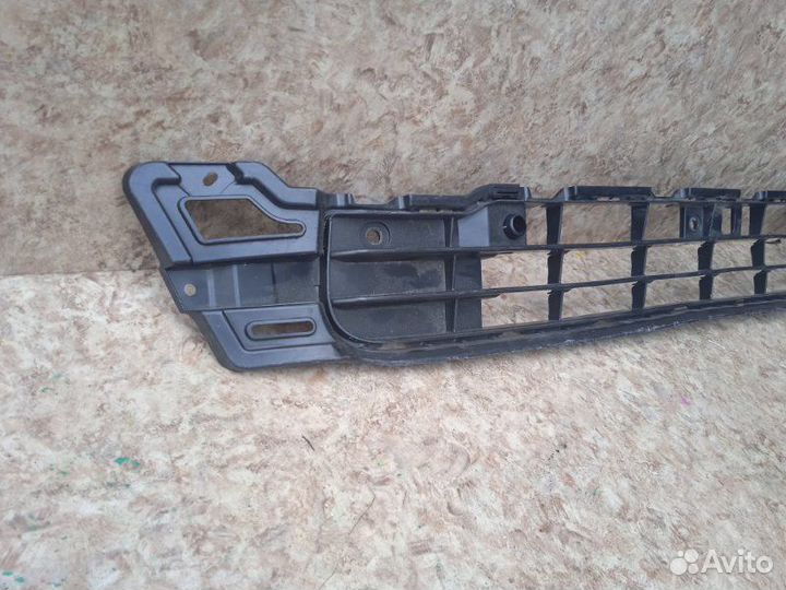 Решетка бамперная toyota hiace