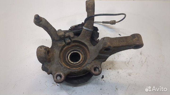 Ступица (кулак, цапфа) левая передняя Nissan X-Trail (T30)