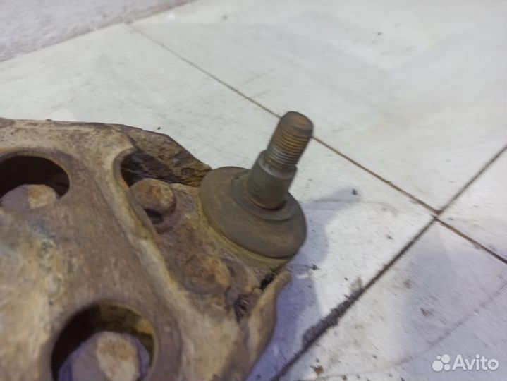 Рычаг передний правый нижний