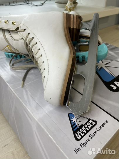 Коньки фигурные Jackson