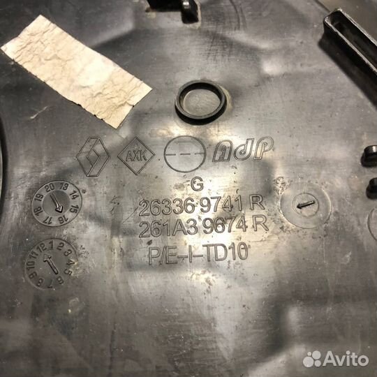 Накладка переднего бампера левая Renault Sandero