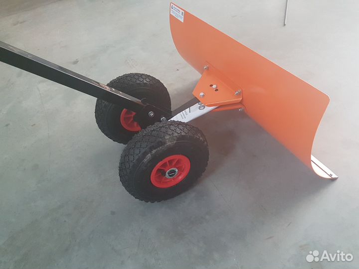 Лопата движок-скрепер для уборки снега на колесах