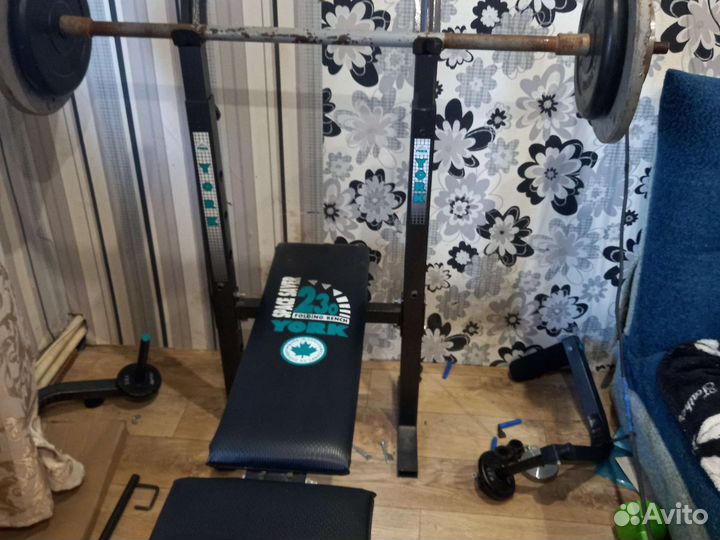 Скамья для жима лежа со штангой