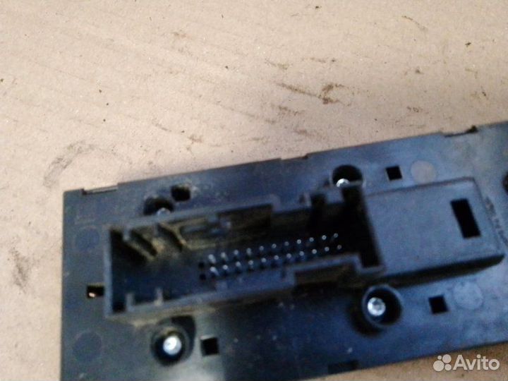 Блок управления стеклоподъемниками передний левый