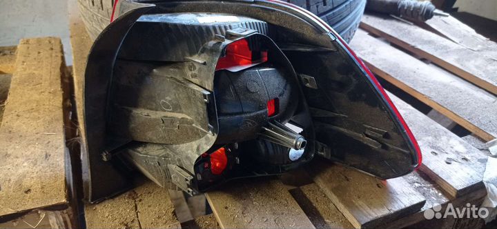 Фонарь задний Volkswagen Polo sedan 2014 год