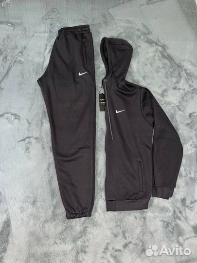 Спортивный костюм Nike на флисе