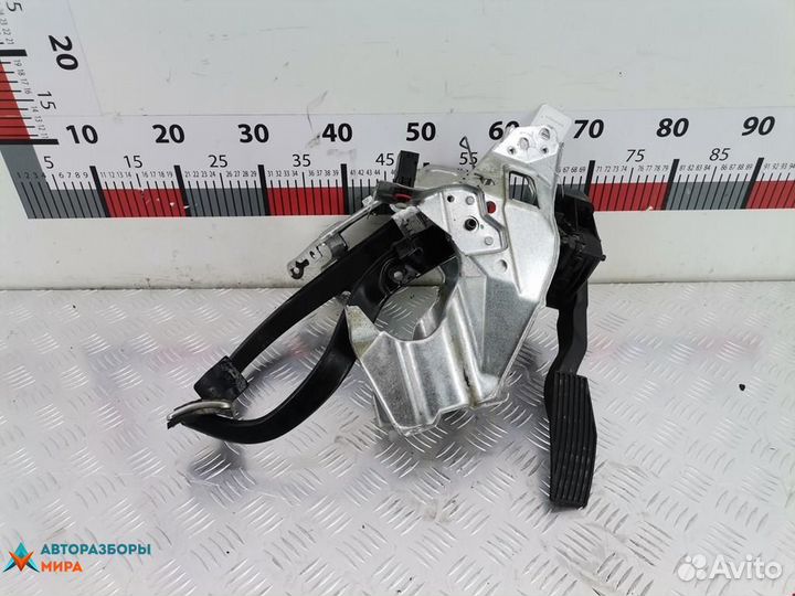 Педаль Opel Astra G 2005