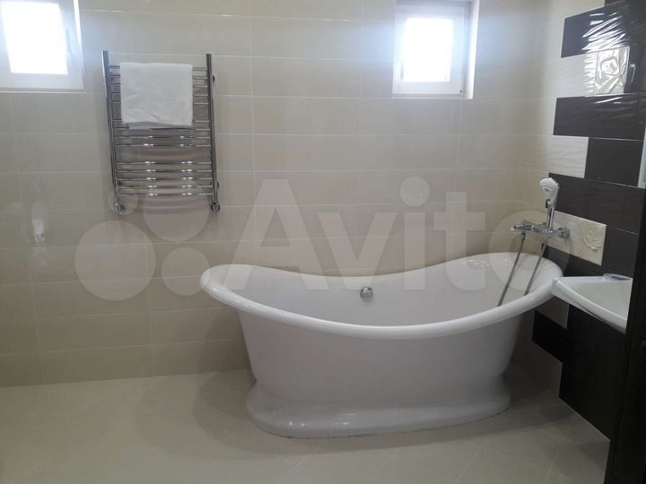 Дом 200 м² на участке 6,5 сот.